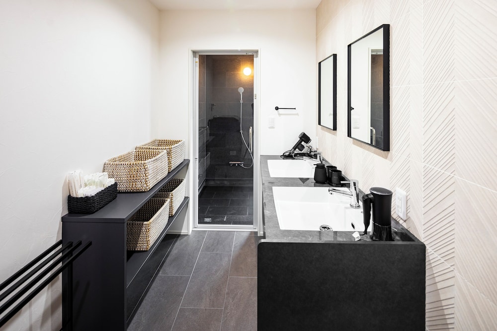 ラグジュアリー ヴィラ 3 ベッドルーム プライベートプール ヒルビュー バスルーム1 | TERRA湯布院