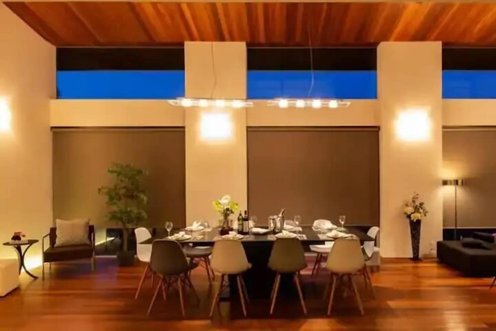 デザイン ハウス 客室内のダイニングエリア11 | Futtsu Detached house