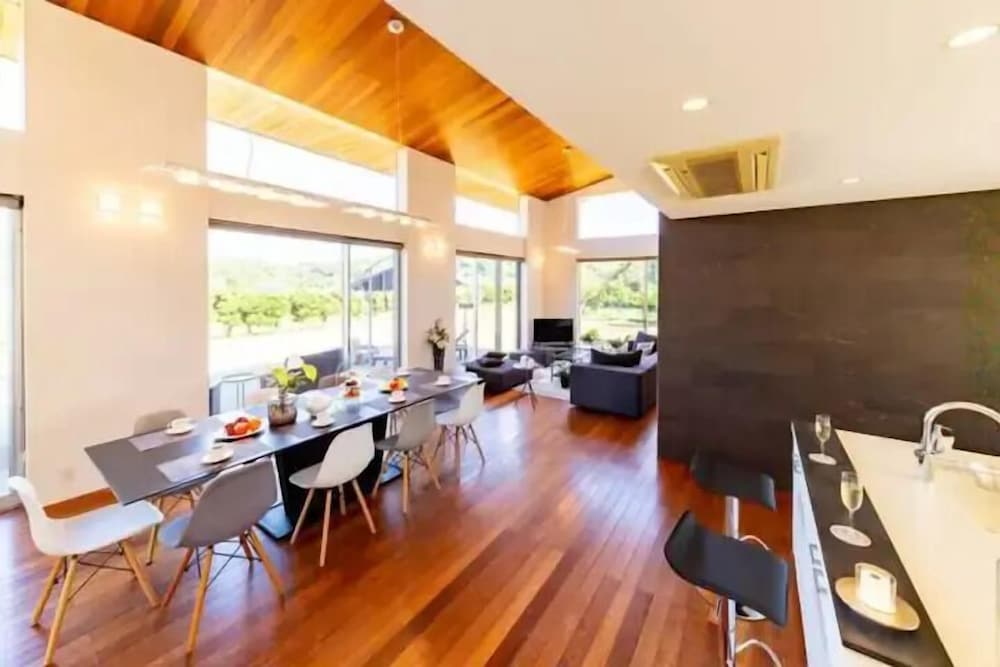 デザイン ハウス 客室内のダイニングエリア0 | Futtsu Detached house