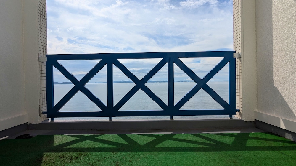 ベーシック ツインルーム 禁煙 オーシャンビュー テラス / パティオ0 | 瀬戸内リゾートホテル