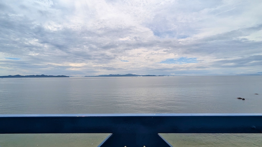 デラックス ツインルーム 禁煙 オーシャンビュー バルコニーからの眺望2 | 瀬戸内リゾートホテル