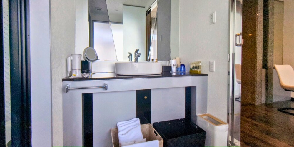 ファミリー ツインルーム 4 ベッドルーム 喫煙可 シービュー バスルーム1 | 瀬戸内リゾートホテル