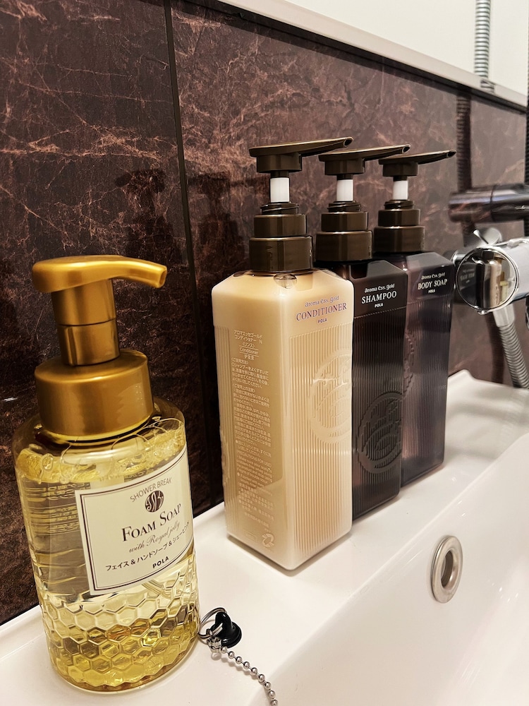 ビジネス ダブルまたはツインルーム シングルベッド 2 台 禁煙 専用バスルーム バスルーム1 | N+HOTEL 東京日本橋