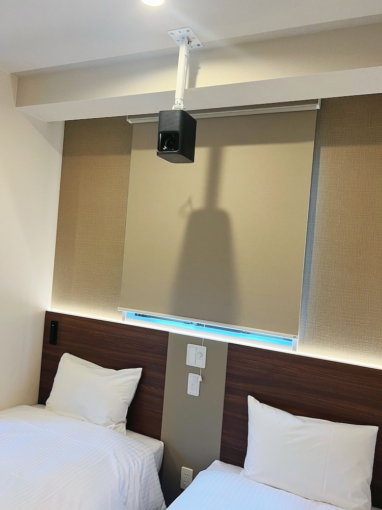 ビジネス ダブルまたはツインルーム シングルベッド 2 台 禁煙 専用バスルーム 客室内のダイニングエリア2 | N+HOTEL 東京日本橋