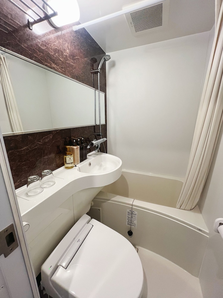 ビジネス ダブルまたはツインルーム シングルベッド 2 台 禁煙 専用バスルーム バスルーム0 | N+HOTEL 東京日本橋