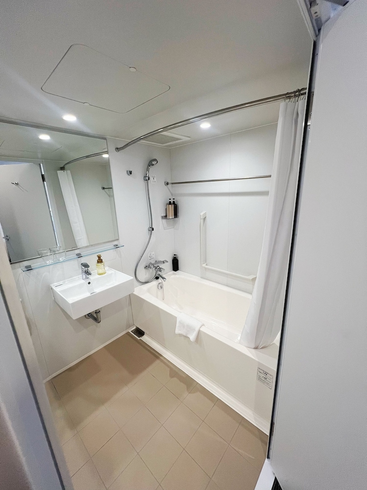 ビジネス トリプルルーム バスルーム1 | N+HOTEL 東京日本橋