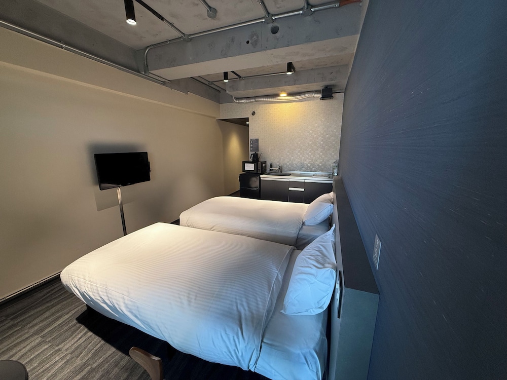 ツインルーム_禁煙(レンタカーなし) 客室3 | B/C HOTEL 那覇 レンタカー付ホテル