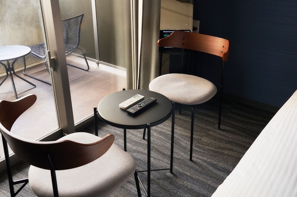 ツインルーム_禁煙（レンタカーなし） 客室の設備とサービス5 | B/C HOTEL 那覇 レンタカー付ホテル