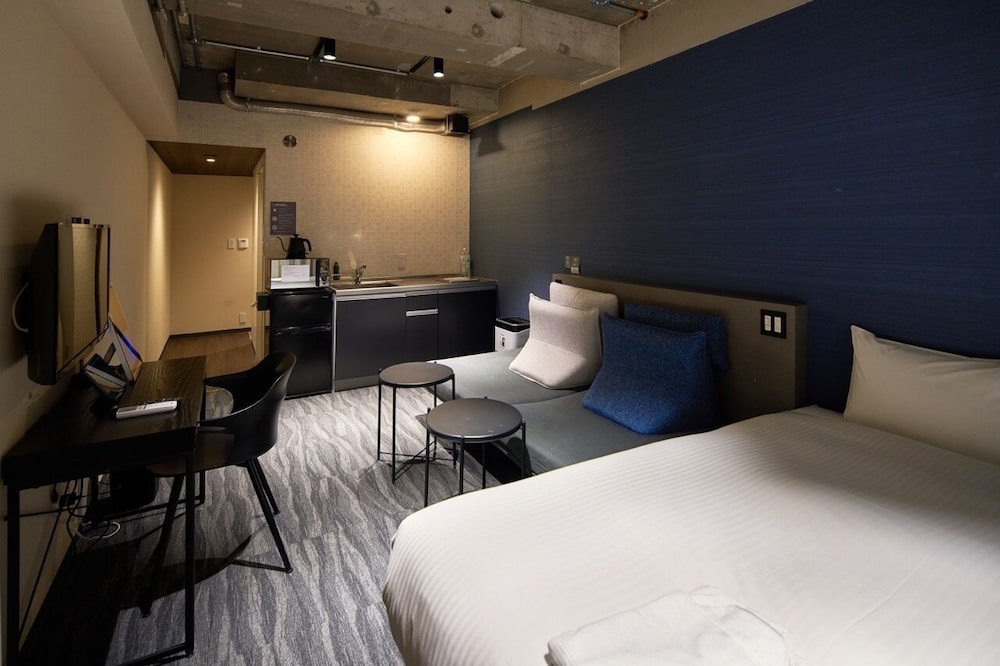 クイーンソファーベッド_禁煙(レンタカーなし) 客室2 | B/C HOTEL 那覇 レンタカー付ホテル
