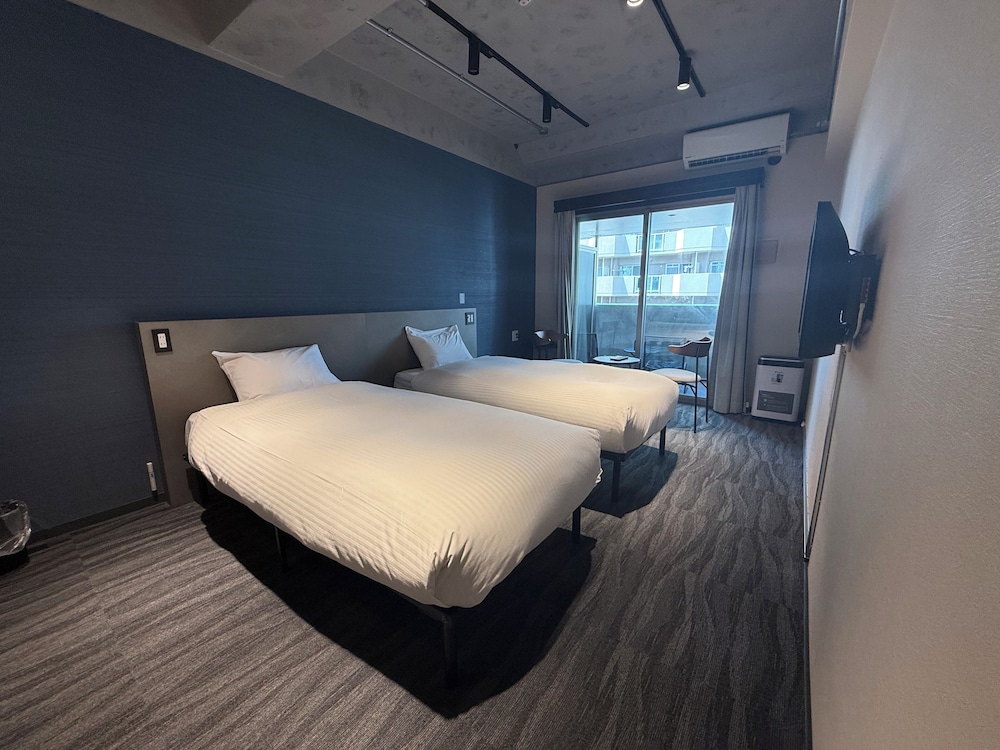 ツインルーム_禁煙(レンタカーなし) 客室2 | B/C HOTEL 那覇 レンタカー付ホテル