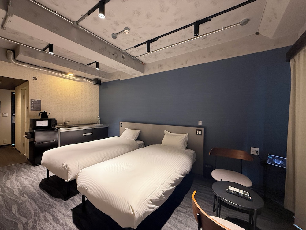 ツインルーム_禁煙(レンタカーなし) 客室1 | B/C HOTEL 那覇 レンタカー付ホテル