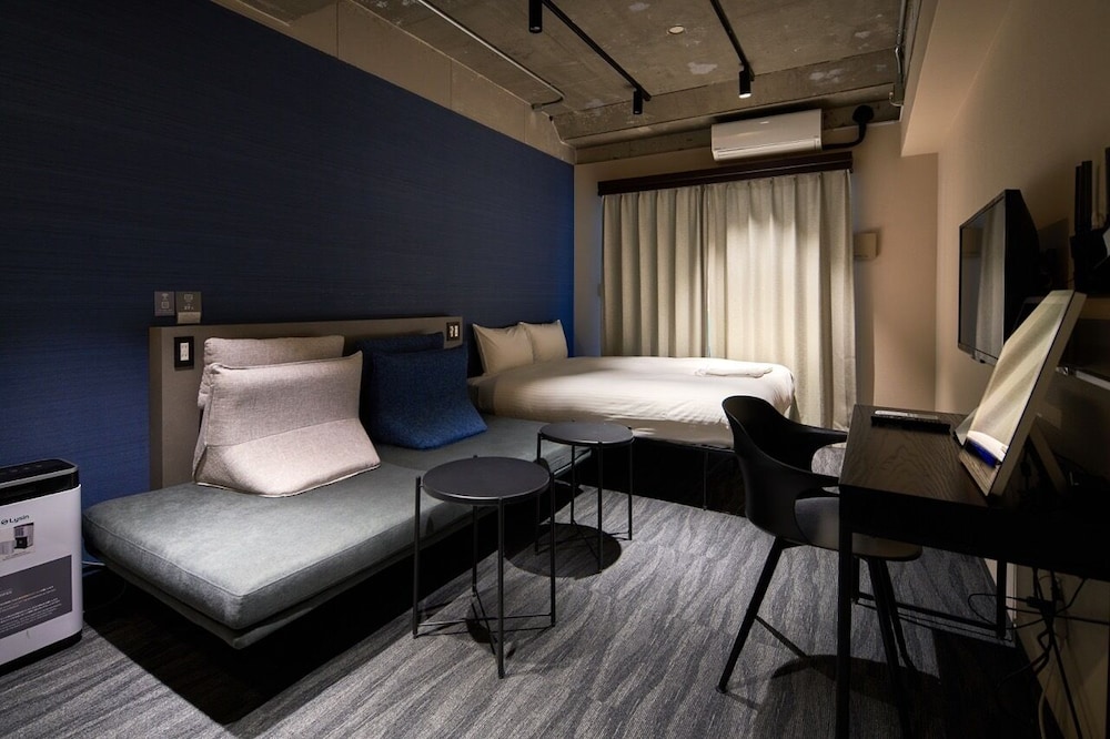 クイーンソファーベッド_禁煙(レンタカーなし) 客室3 | B/C HOTEL 那覇 レンタカー付ホテル