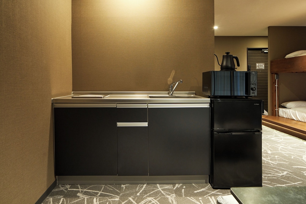 デラックス アパートメント_禁煙(レンタカーなし) 専用キッチン1 | B/C HOTEL 那覇 レンタカー付ホテル