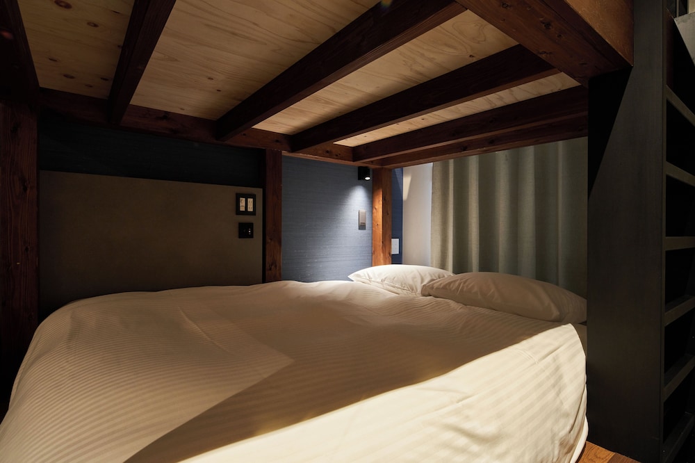 スーペリア ダブルベッド2台付_禁煙(レンタカーなし) 客室1 | B/C HOTEL 那覇 レンタカー付ホテル