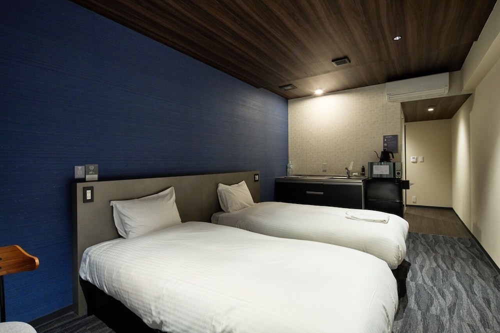 ツインルーム_禁煙（レンタカーなし） 客室2 | B/C HOTEL 那覇 レンタカー付ホテル