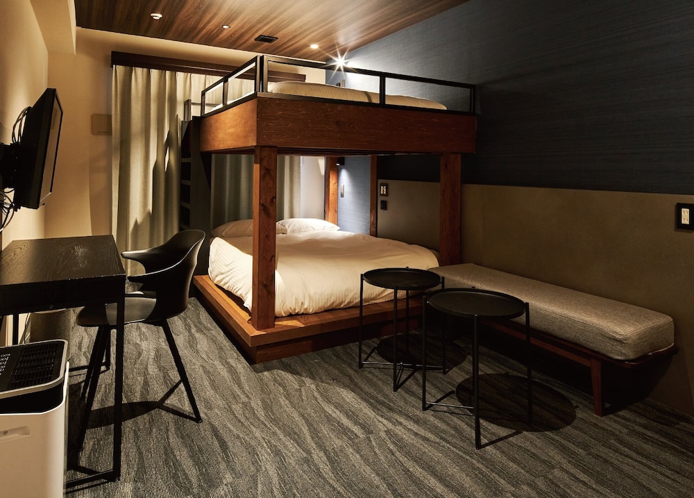 スーペリア ダブルベッド2台付_禁煙（レンタカー付） 客室3 | B/C HOTEL 那覇 レンタカー付ホテル