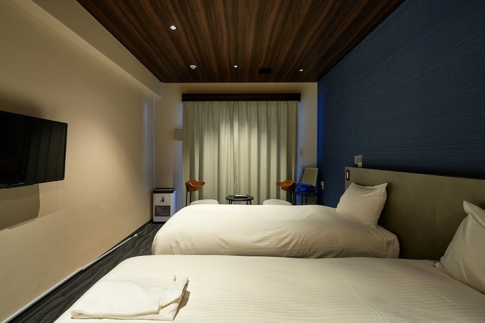 ツインルーム_禁煙（レンタカーなし） 客室1 | B/C HOTEL 那覇 レンタカー付ホテル