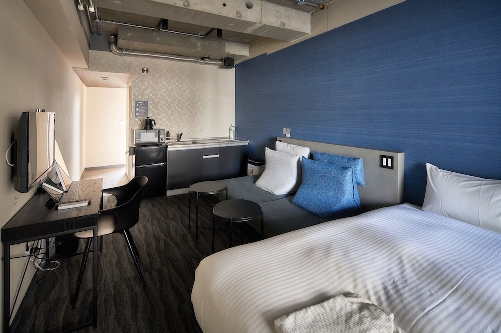 クイーンソファーベッド_禁煙(レンタカーなし) 客室4 | B/C HOTEL 那覇 レンタカー付ホテル