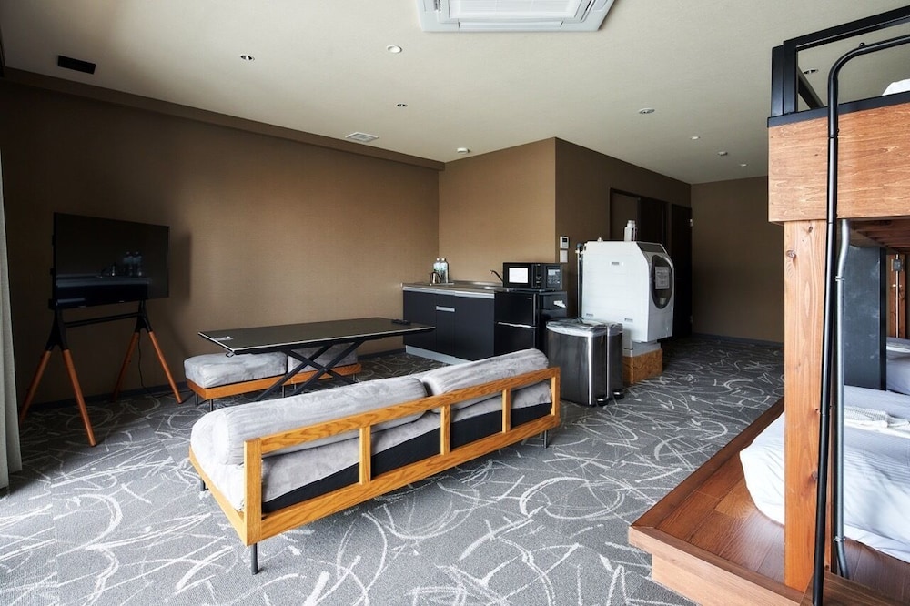 デラックス アパートメント_禁煙(レンタカーなし) リビング エリア2 | B/C HOTEL 那覇 レンタカー付ホテル