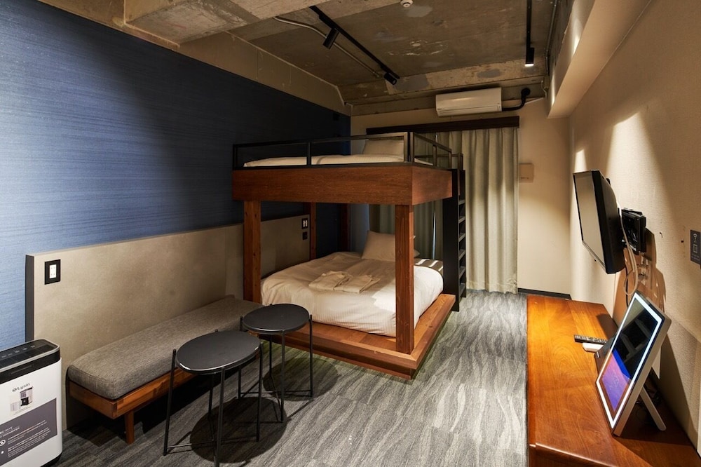 スーペリア ダブルベッド2台付_禁煙(レンタカーなし) 客室3 | B/C HOTEL 那覇 レンタカー付ホテル