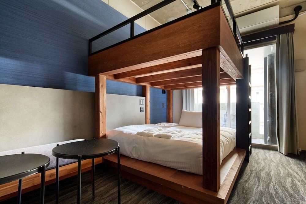 スーペリア ダブルベッド2台付_禁煙(レンタカーなし) 客室4 | B/C HOTEL 那覇 レンタカー付ホテル