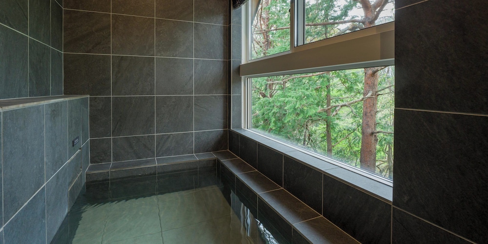 D-2 type, 天然温泉,サウナ, ７５インチ大型TV[ペット不可]（6名定員） バスルーム3 | Rakuten STAY VILLA 鬼怒川リバーサイド