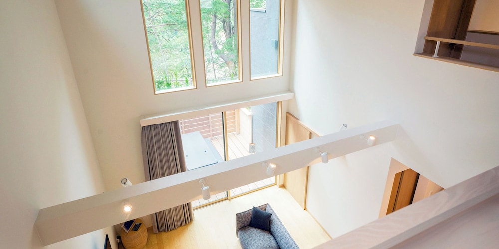 E type, 天然温泉, 岩盤浴ベッド [ヴィラ][ペット不可]（6名定員） リビング エリア1 | Rakuten STAY VILLA 鬼怒川リバーサイド