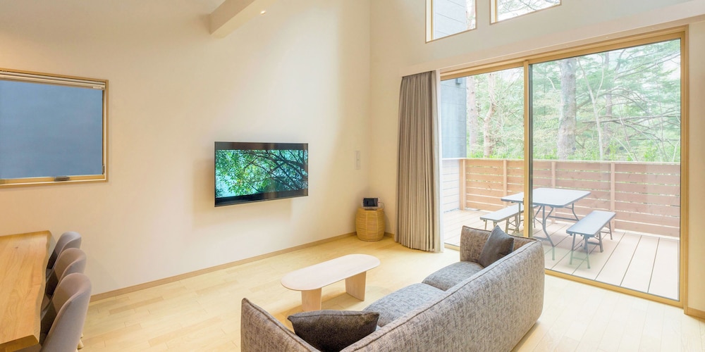 E type, 天然温泉, 岩盤浴ベッド [ヴィラ][ペット不可]（6名定員） リビング エリア2 | Rakuten STAY VILLA 鬼怒川リバーサイド