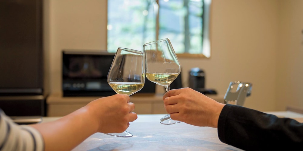 D-2 type, 天然温泉,サウナ, ７５インチ大型TV[ペット不可]（6名定員） 客室内のダイニングエリア0 | Rakuten STAY VILLA 鬼怒川リバーサイド