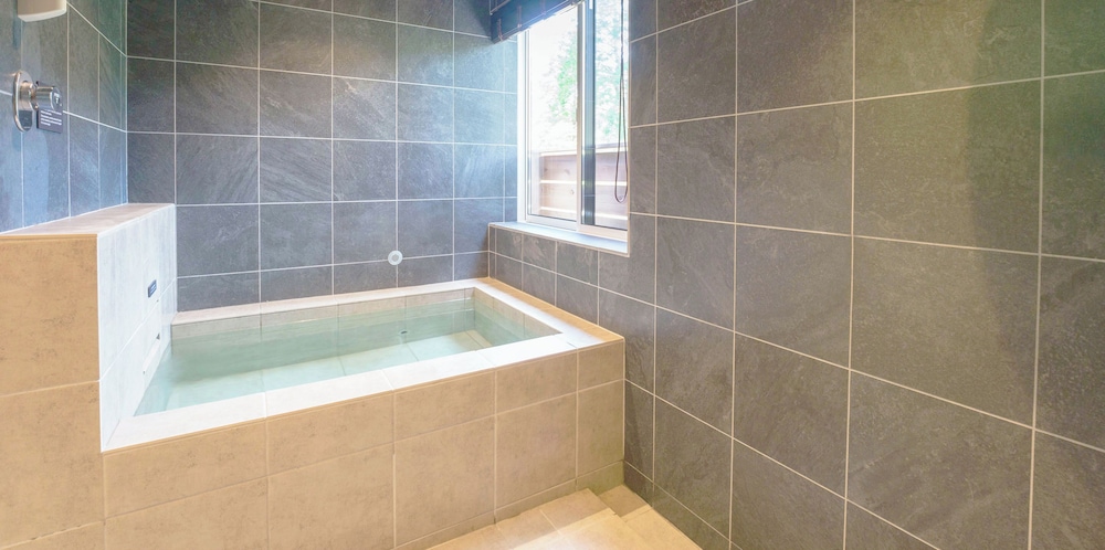 E type, 天然温泉, 岩盤浴ベッド [ヴィラ][ペット不可]（6名定員） バスルーム4 | Rakuten STAY VILLA 鬼怒川リバーサイド