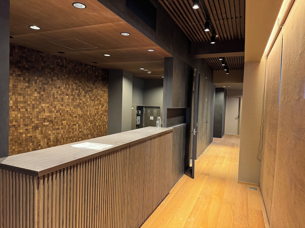 フロント1 | カプセルホテル鈴森屋