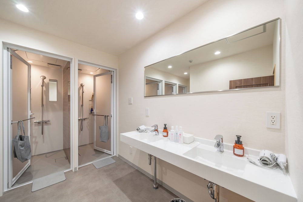 お任せジャパニーズツイン 共用バスルーム0 | KOMOREBI　HOSTEL-your cozy place-