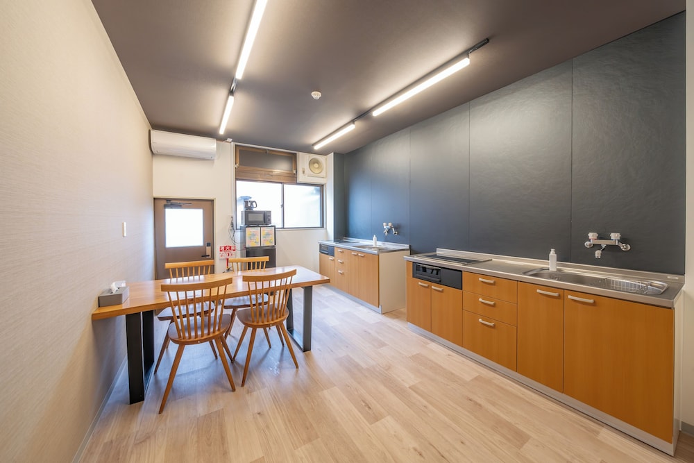 共用キッチン1 | KOMOREBI　HOSTEL-your cozy place-