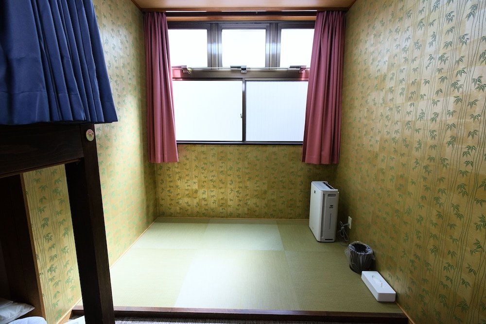 バンクルーム 4ベッド 禁煙 リビング エリア0 | KOMOREBI　HOSTEL-your cozy place-