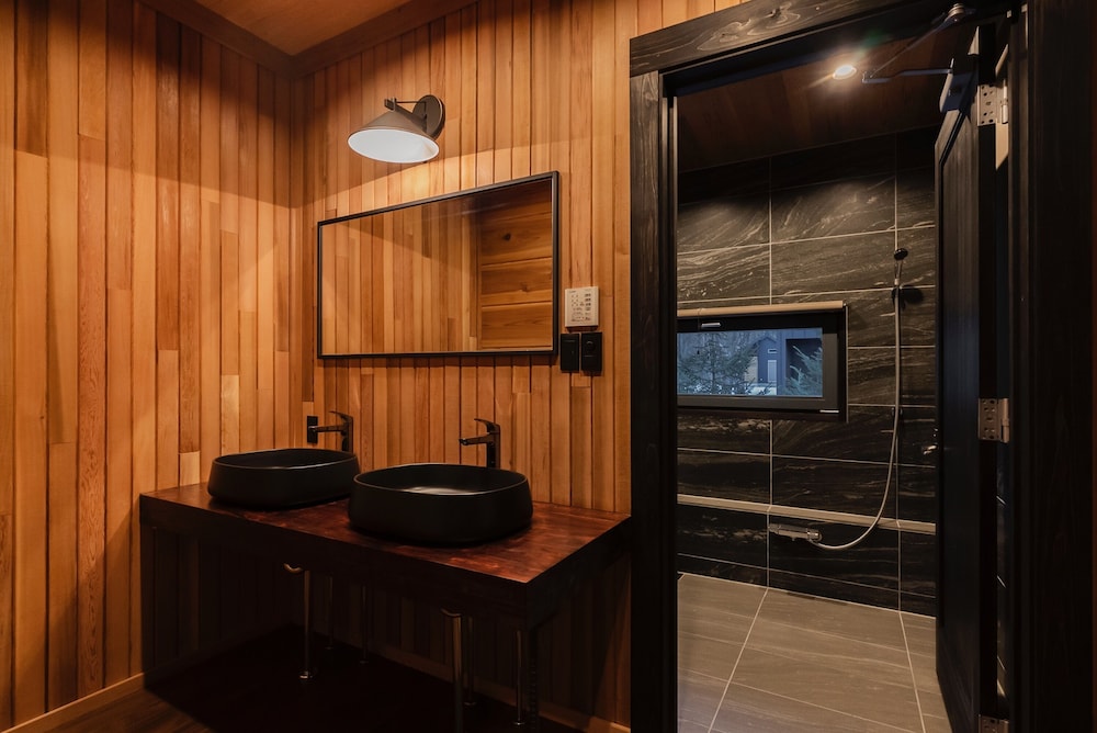 デラックス シャレー マウンテンビュー バスルーム1 | Fountainhead Hakuba