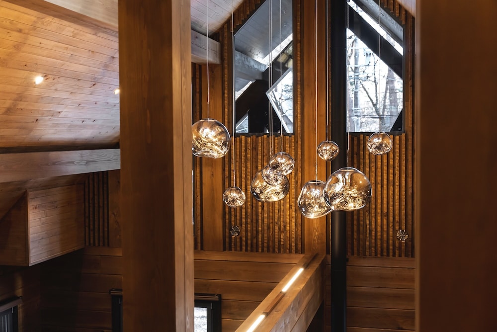 デラックス シャレー マウンテンビュー リビング エリア8 | Fountainhead Hakuba