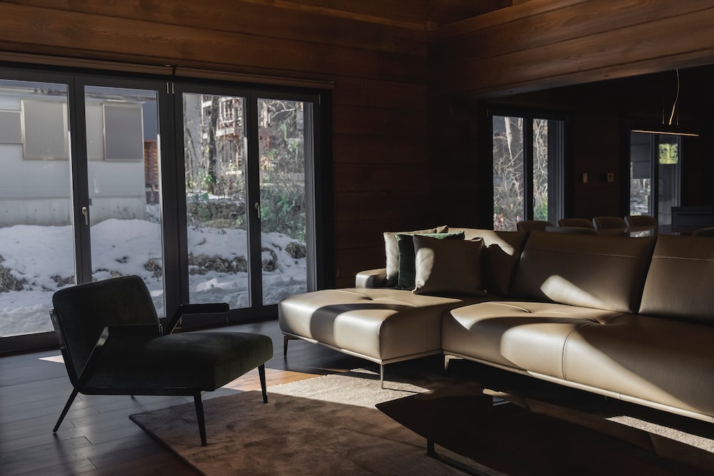 デラックス シャレー マウンテンビュー リビング エリア7 | Fountainhead Hakuba