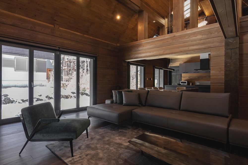 デラックス シャレー マウンテンビュー リビング エリア10 | Fountainhead Hakuba