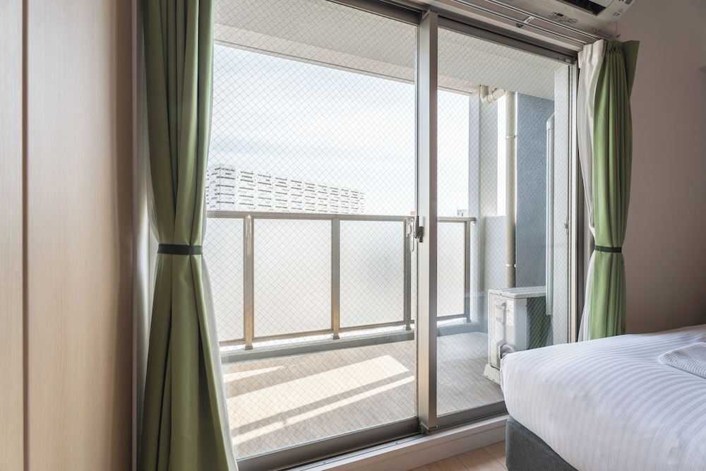 デラックス 4 人部屋 シティビュー 客室5 | ESLEAD HOTEL Namba South Ⅰ