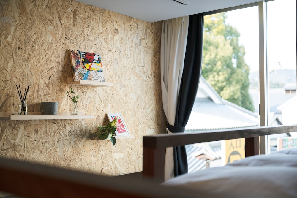 ベーシック ツインルーム 客室4 | コトリ コワーキング&ホステル琴平