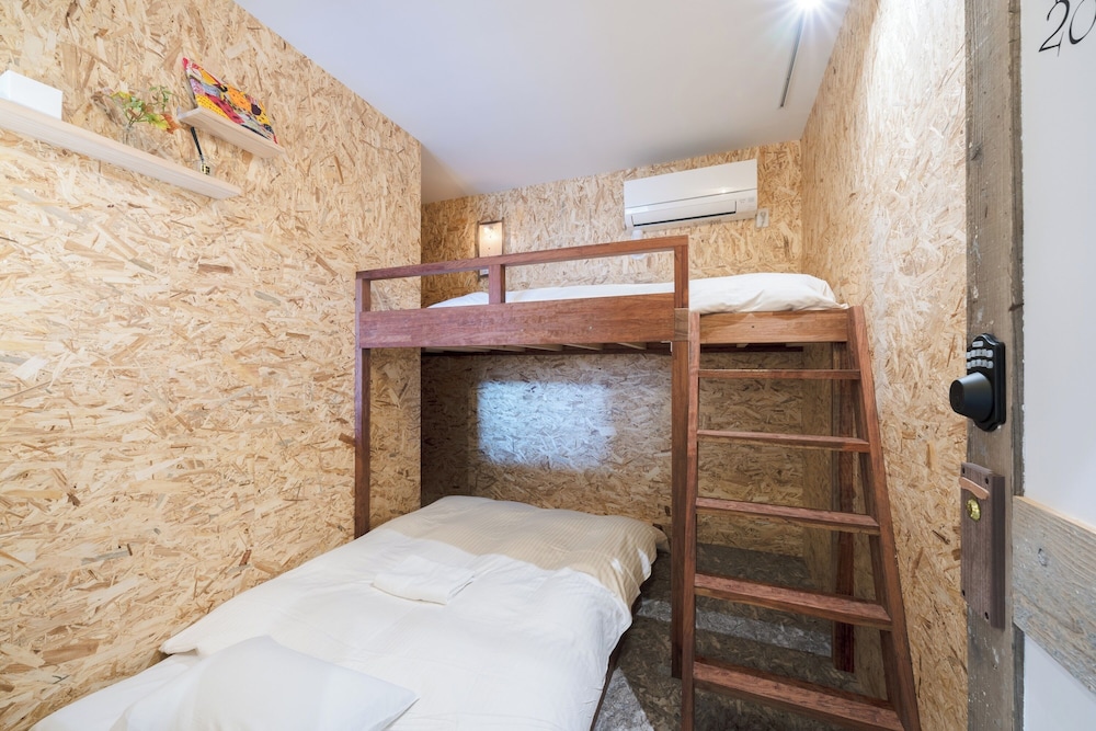 ベーシック ツインルーム | コトリ コワーキング&ホステル琴平