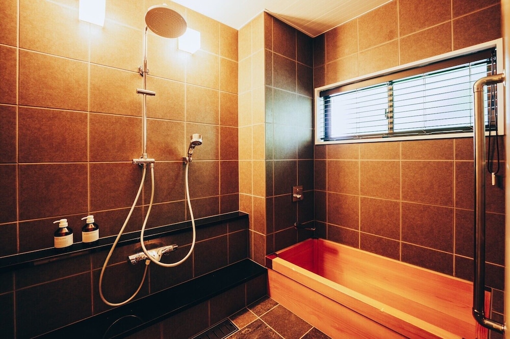 ラグジュアリー ヴィラ オーシャンビュー バスルーム1 | 阿品邸