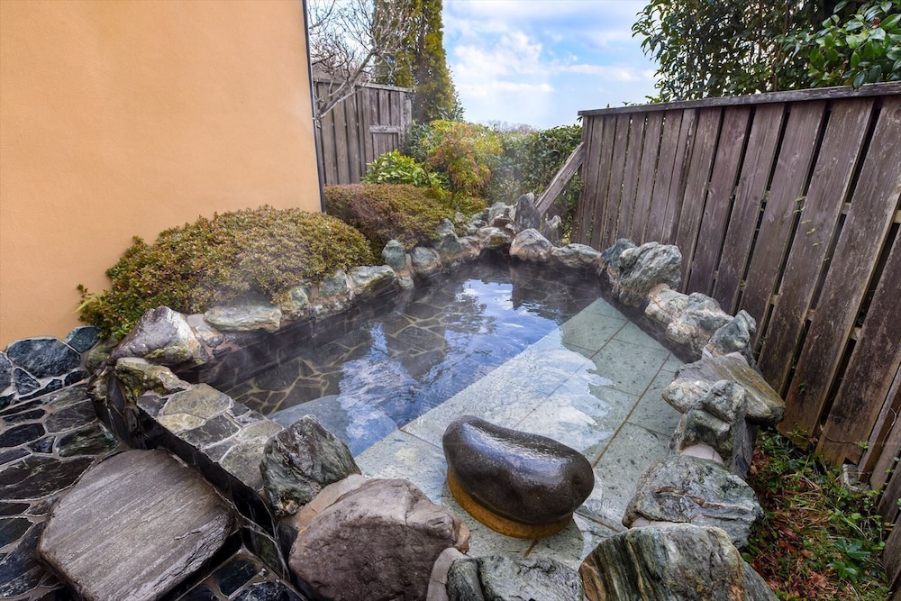 ベーシック ルーム パーシャル オーシャン ビュー 客室2 | はなれ宿善積