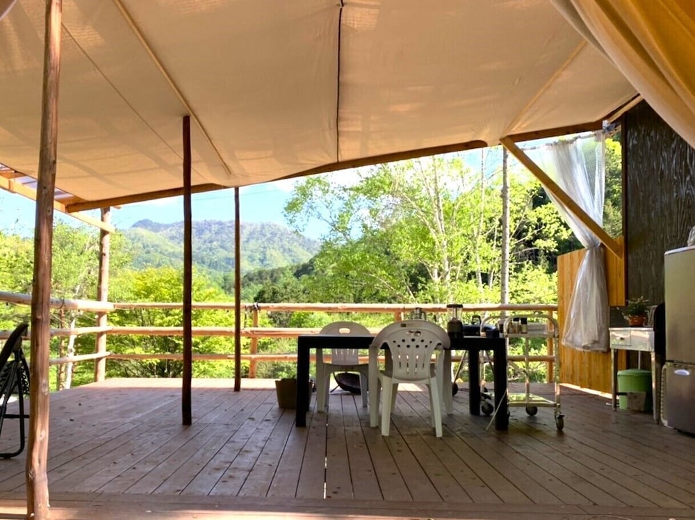 タイプAコンフォート テント バルコニー マウンテンビュー テラス / パティオ3 | Glamping La Fonte