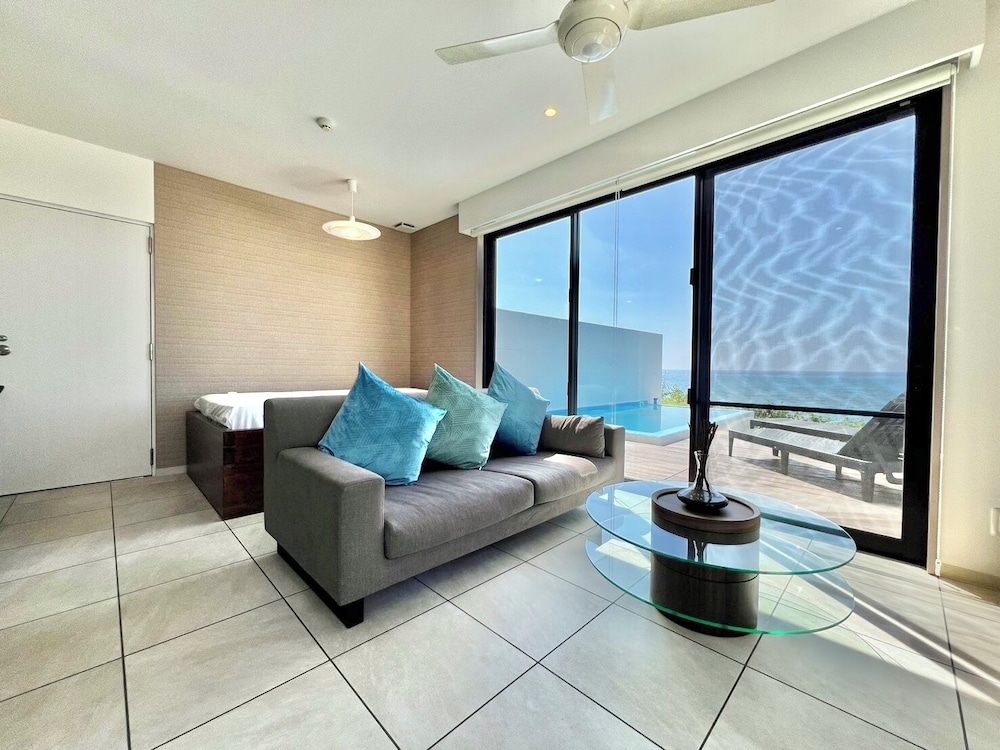 Room No.5 (プール / ジェットバス / デイベッド付き) 禁煙 客室3 | ナチュリラ宮古島・伊良部