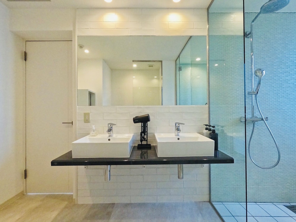 Room No.4 (シャワーのみ / ジェットバス付き) 禁煙 バスルーム1 | ナチュリラ宮古島・伊良部