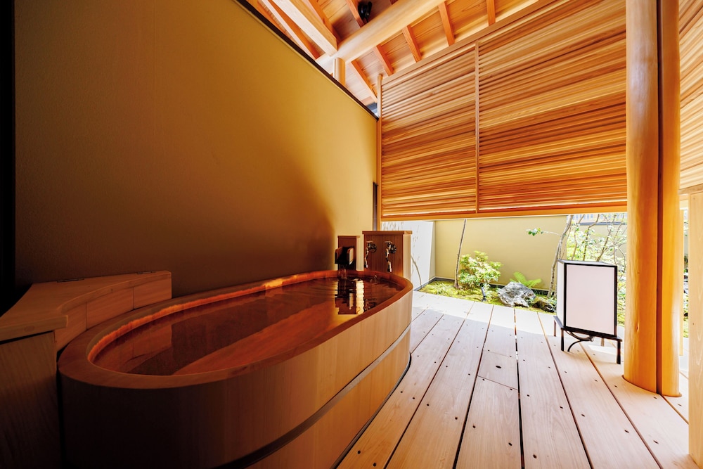 [こまくさ] 露天風呂付　ツイン (60 square meter) バスルーム1 | 松籟荘