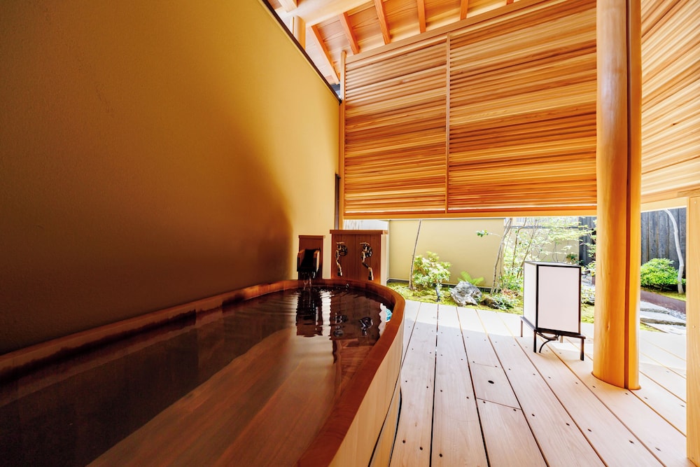 [こまくさ] 露天風呂付　ツイン (60 square meter) 客室13 | 松籟荘