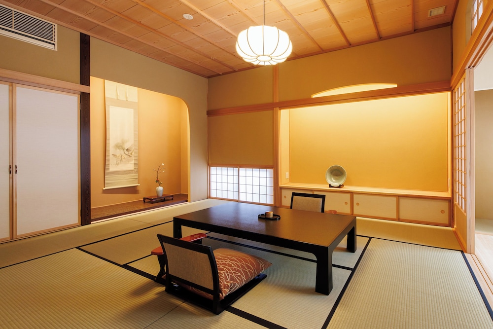 [はぎ] 露天風呂付　純和室 (90 square meter) 客室2 | 松籟荘