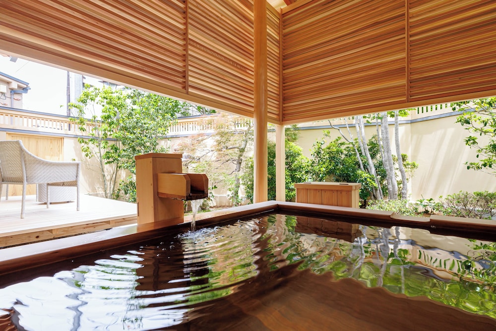 [きく] 露天風呂付　純和室 (95 square meter) 客室17 | 松籟荘